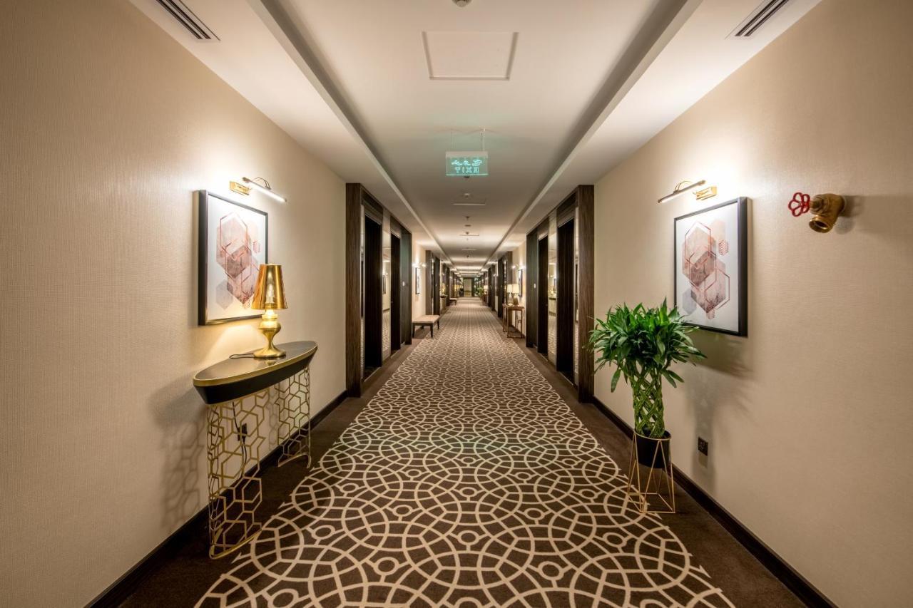 Nivel Hotel Abha Хамис-Мушайт Экстерьер фото A corridor at the hotel