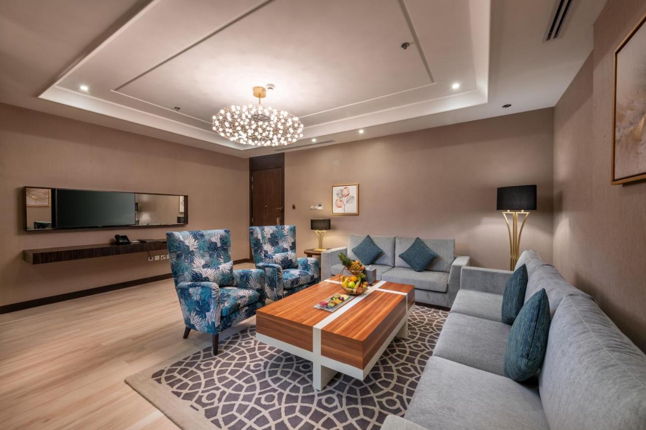 Nivel Hotel Abha Хамис-Мушайт Экстерьер фото A living room in a suite at the hotel