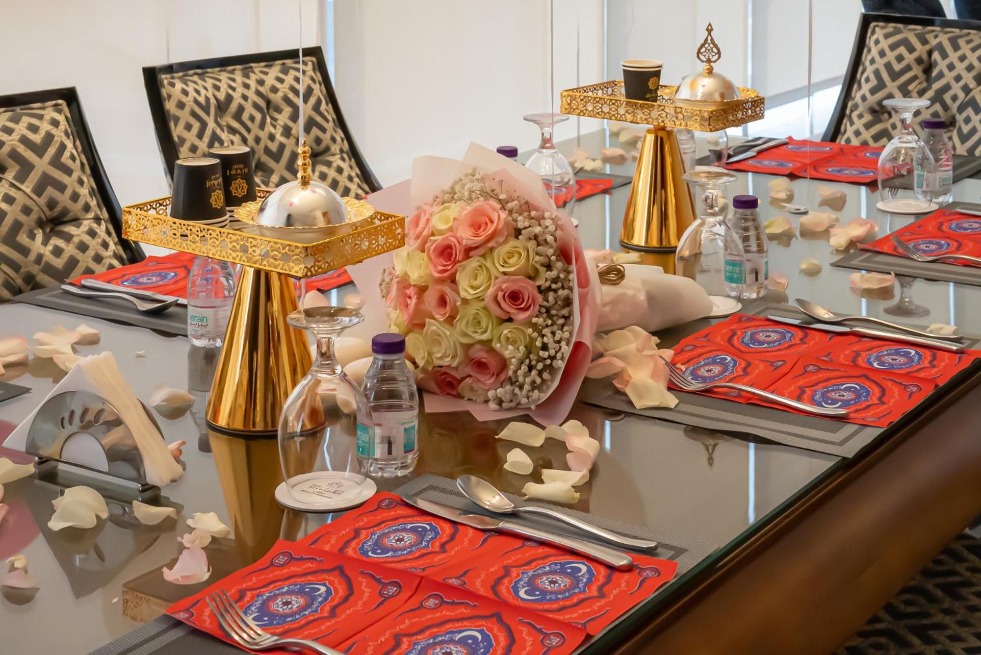 Nivel Hotel Abha Хамис-Мушайт Экстерьер фото A table set for a wedding reception
